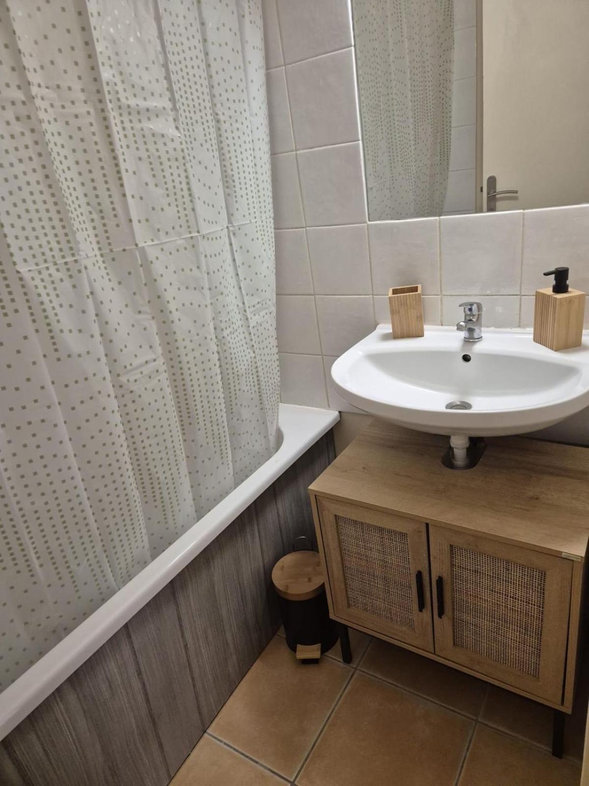 Appartement Charming T1 With Wifi In The Heart Of